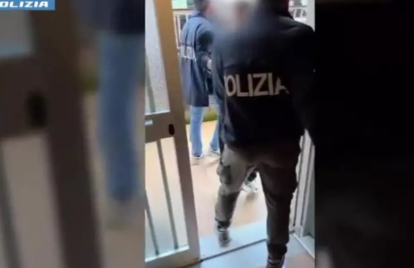 Mafia, latitante condannato a quasi 14 anni di carcere si nascondeva a Fiumefreddo: scovato e arrestato