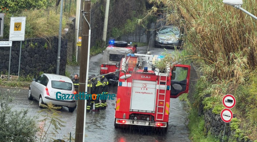 Giarre, pioggia e allagamenti: interventi dei vigili del fuoco