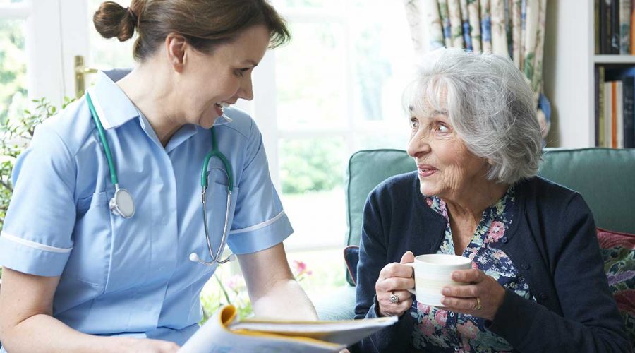 Sicilia, Avviso 2020/2024: corso gratuito di assistente familiare con indennità giornaliera