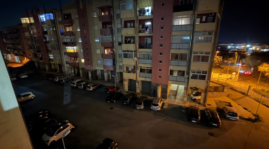 Giarre, via Settembrini al buio: i residenti protestano con una raccolta firme