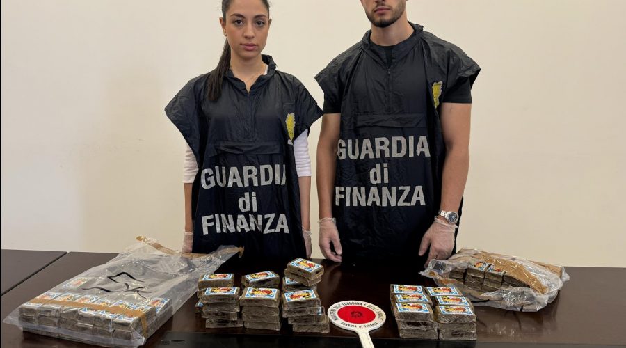 Droga e armi: arrestati tre soggetti. Sequestrati 10 kg di hashish e una pistola