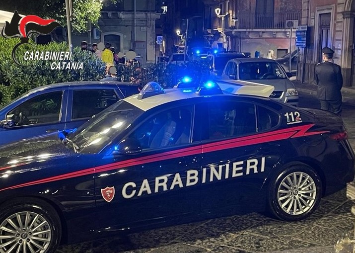 Violenta lite degenera: 38enne colpito al capo con un sgabello. Due arresti per tentato omicidio