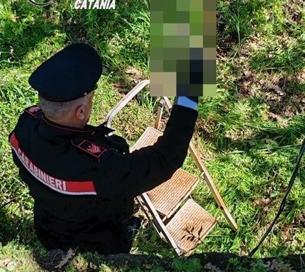In preda allo sconforto vuole impiccarsi: 60enne salvato da carabinieri e polizia