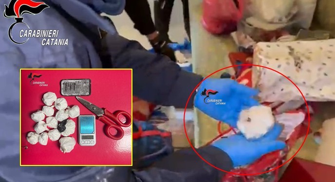 Pluripregiudicato ai domiciliari per spaccio beccato con la droga in casa: arrestato