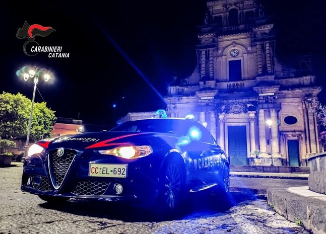 Santa Venerina: beccato a bordo di un’auto rubata. Denunciato 33enne