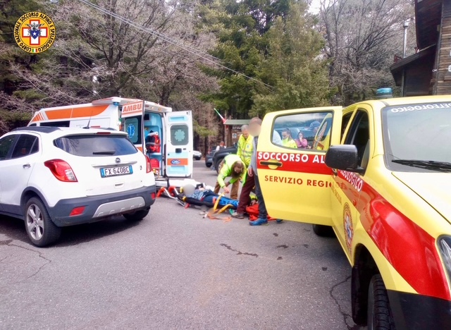 Etna, turista scivola nei pressi della Grotta Corruccio. Intervento del Soccorso Alpino