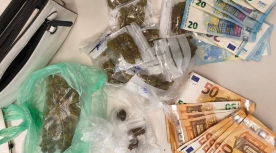 Sullo scooter  con ladroga da spacciare: arrestato 19enne