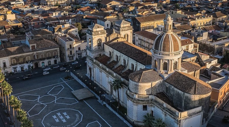 Giarre, a un anno dal voto la politica è in ebollizione: maggioranza fragile e alleanze in movimento