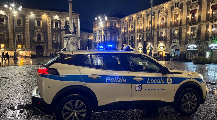 Catania, Polizia locale sventa truffa in piazza Duomo: nel mirino una scolaresca