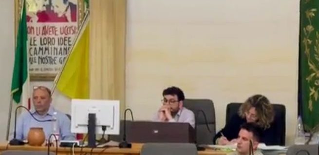 Fiumefreddo emergenza idrica, il Consiglio comunale approva all’unanimità la mozione contro i disservizi della SIE