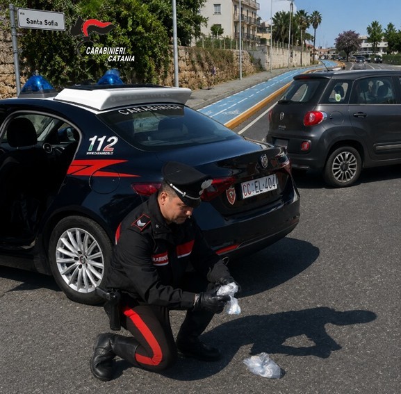 Beccati in auto con oltre 100 grammi di cocaina: arrestati in due