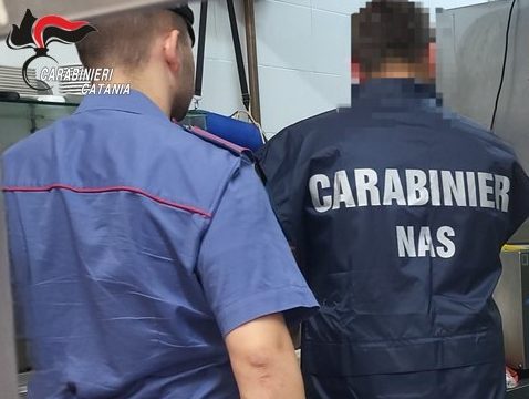 Giarre, sospesa un’attività commerciale dedita alla somministrazione di cibi e bevande in centro