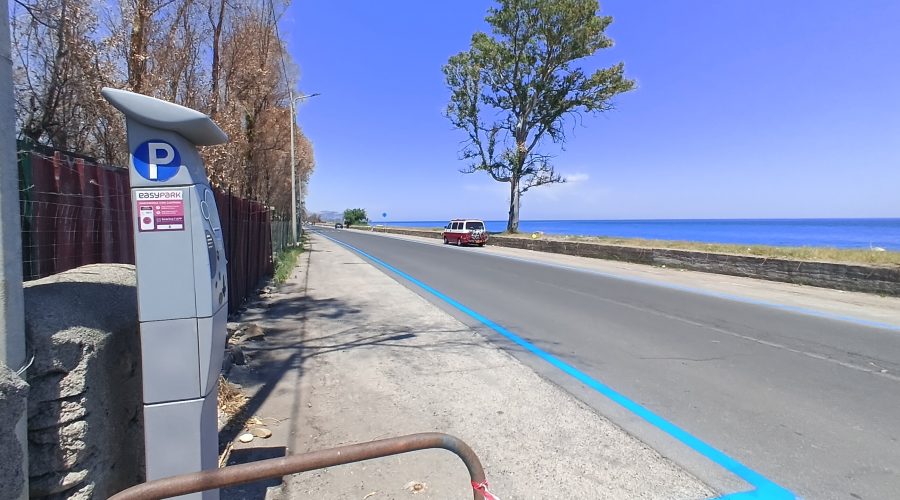 Fiumefreddo: attive dal 1 giugno le strisce blu sul lungomare. Agevolazioni per residenti e regolamentazione della viabilità