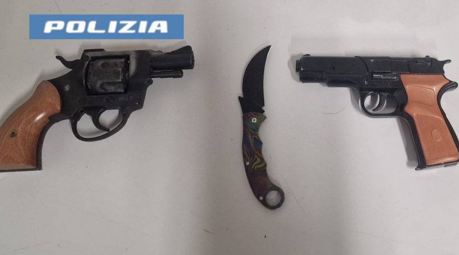 Rapinano a mano armata di 20 euro alcuni coetanei: arrestati due minorenni