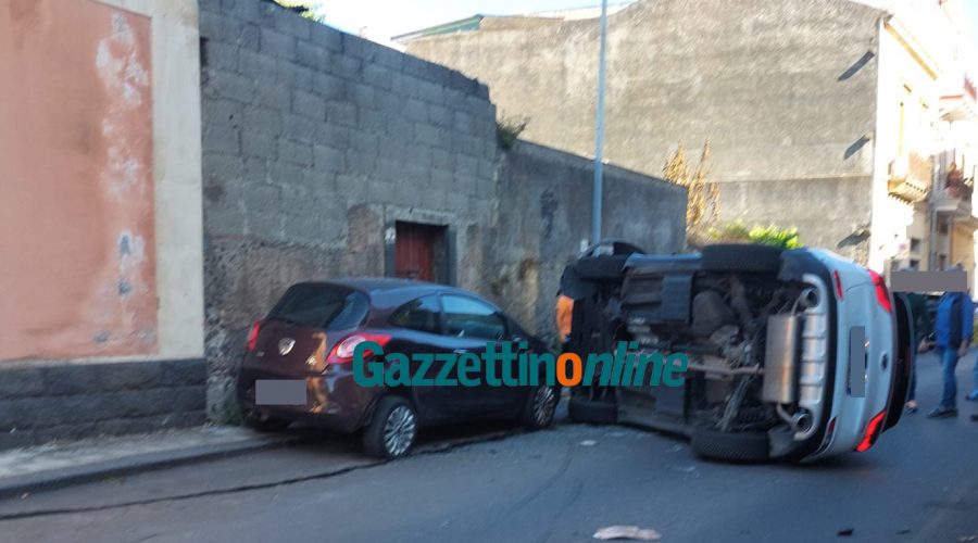 Giarre, violento scontro tra due autro tra via Tommaseo e via Teatro