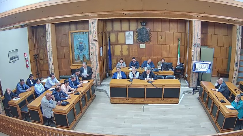Giarre, niente riscossione coattiva… per adesso. Approvata la convenzione per l’avvocatura comunale con San Gregorio