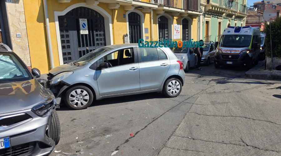 Acireale, accusa malore alla guida e investe un pedone: soccorsi in due