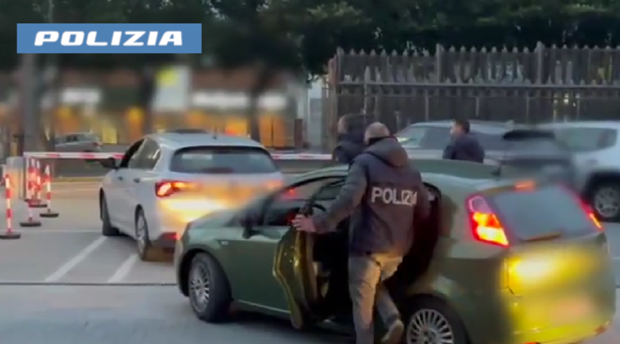 Rapinano un corriere per rubare sigarette: due catanesi arrestati dalla Polizia