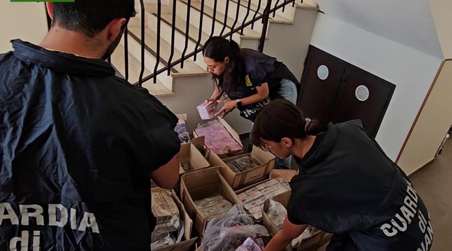 Maxi sequestro di droga: in auto aveva oltre 400 kg di hashish per un valore di circa 3,5 milioni di euro. Arrestato 34enne