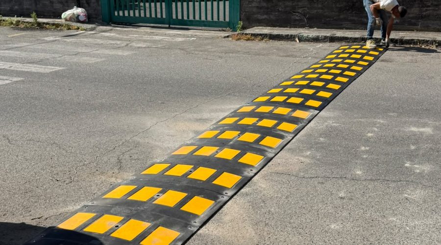 Fiumefreddo, installati nuovi dossi artificiali per migliorare la sicurezza stradale