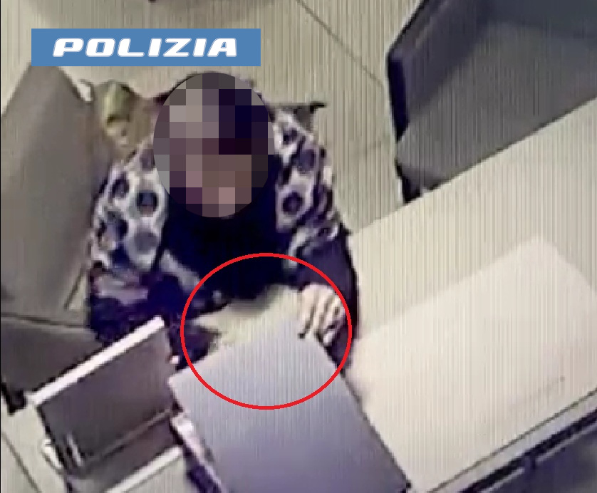 Ruba gioielli per un valore di 10.000 euro: individuata e denunciata una 44enne