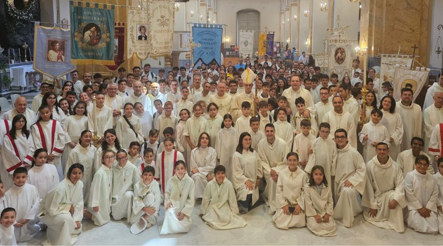 Santa Venerina il Raduno Diocesano con il vescovo Raspanti