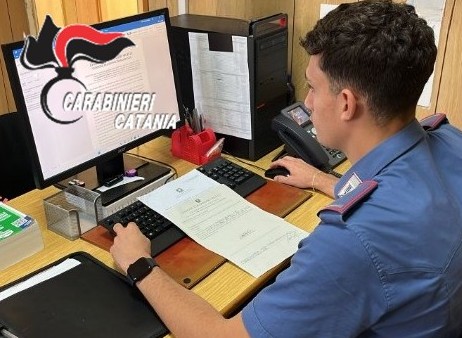 Cerca lavoro e gli truffano 3.500 euro: denunciati in tre