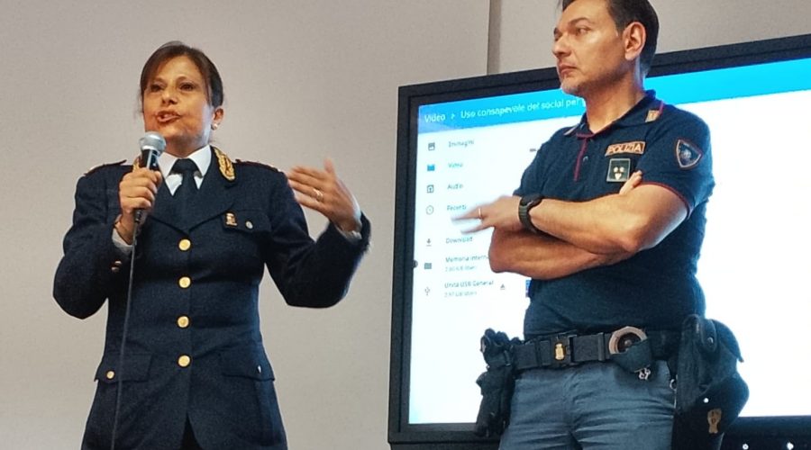 Sicurezza digitale, la Polizia di Stato incontra gli studenti dell’I.C. “Russo” di Giarre