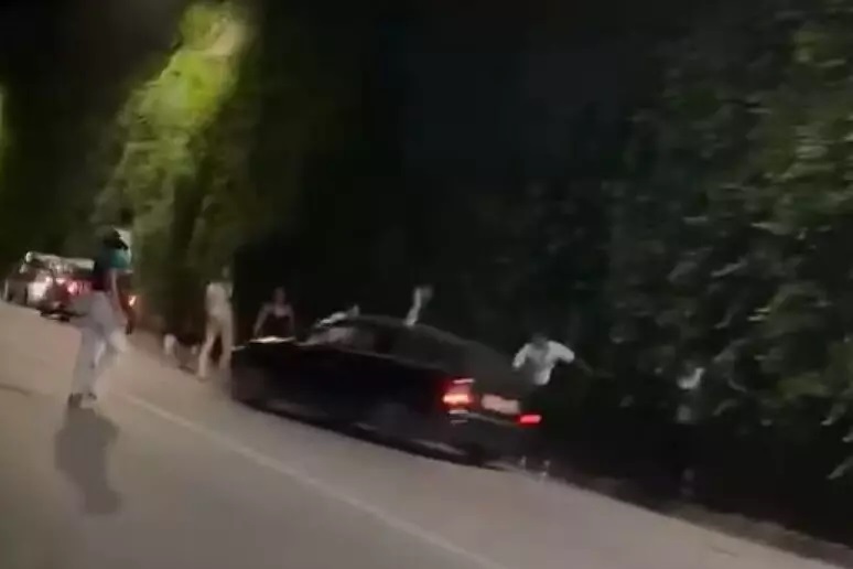 Auto su giovani all’uscita della discoteca a Taormina: due fermi per tentativo omicidio