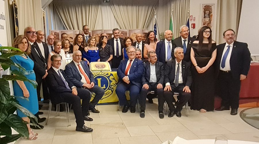 Costituito il Club Satellite Jonia Riviera dell’Etna: la presentazione in occasione del passaggio della campana del Lions Club sponsor “Catania for an absolute serve”
