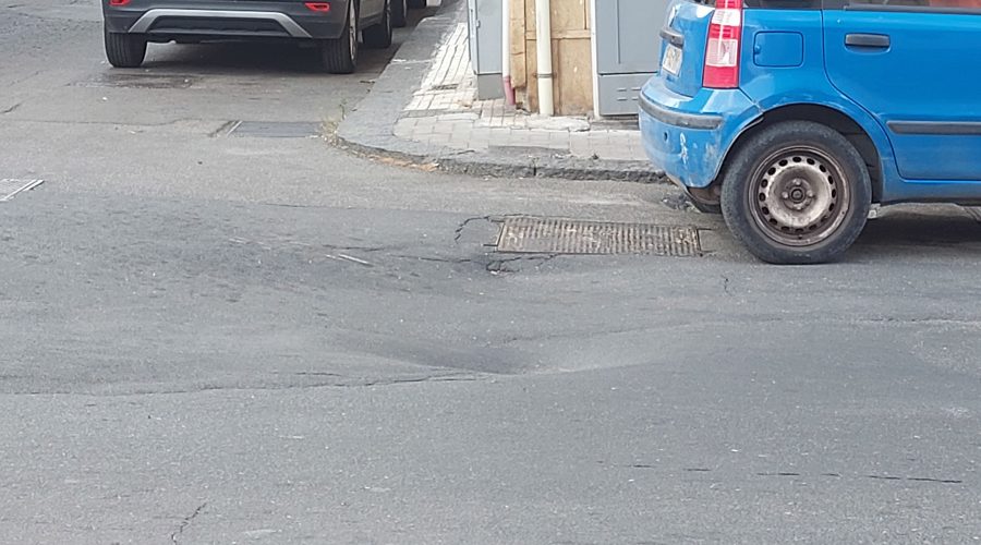 Giarre, trappola d’asfalto: l’incrocio tra viale Libertà e via Cavour diventa un pericolo