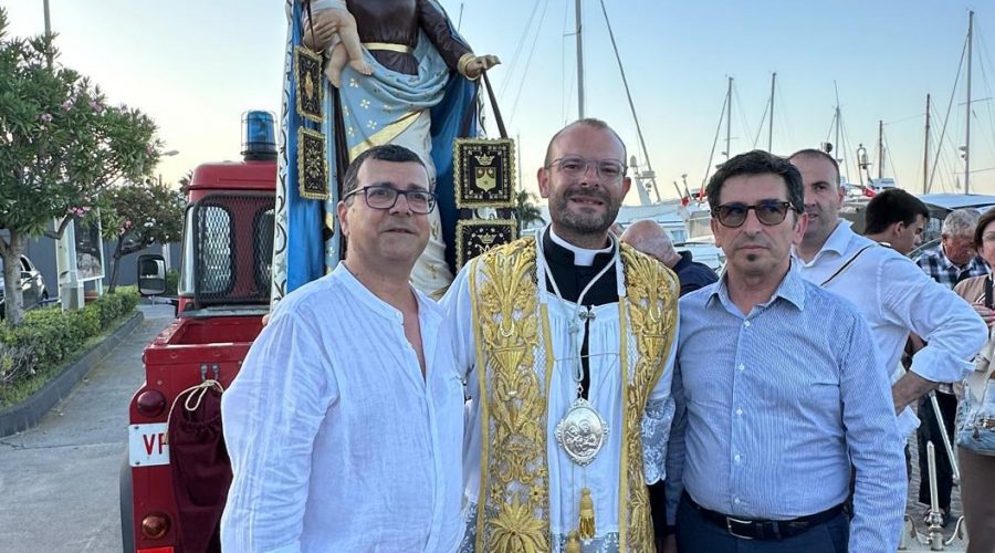 Il Marina  di Riposto accoglie la Madonna del Carmine: giovedì 16 luglio il tradizionale omaggio floreale al Porto dell’Etna