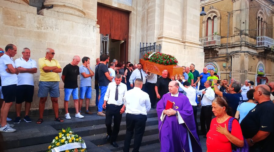 Riposto in lutto: la comunit&agrave; si stringe attorno alla famiglia di Lino Guarrera drammaticamente scomparso
