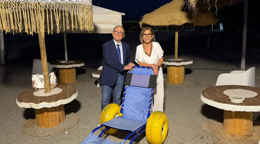 Mascali, un mare senza barriere: consegnata la sedia Job al Lido Marguerite
