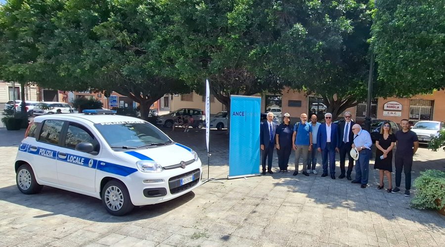 Ance Catania e Cosedil spa donano una nuova auto alla Polizia locale di Santa Venerina