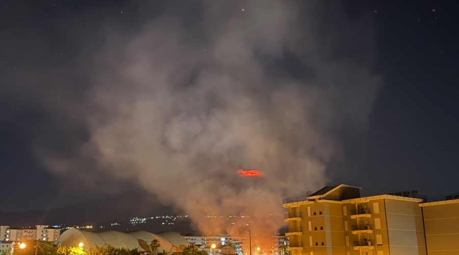 Ennesimo incendio nel quartiere Jungo. Intervento dei Vigili del fuoco