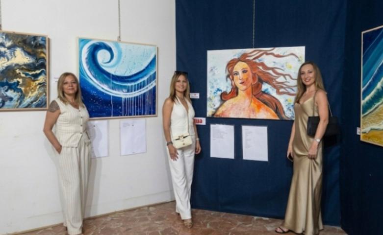 Arte, scienza e fede protagoniste ad Acireale, si conclude con successo la mostra di Grazia Russo e Melinda Longo