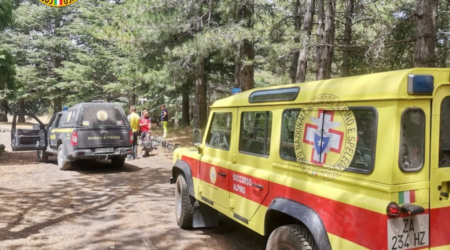 Etna: soccorso un biker caduto durante una escursione in mountain bike.