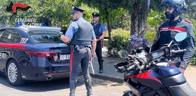 Tenta di violentare una donna nell’ascensore di un palazzo: arrestato  20enne