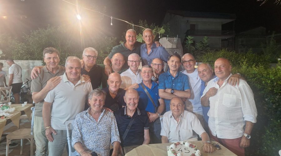 Acireale, la V C dell’ITIS si ritrova dopo 45 anni: una serata tra ricordi e grande emozione