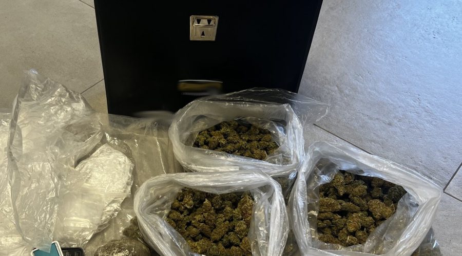 Nascondeva la droga in cameretta: arrestato 15enne