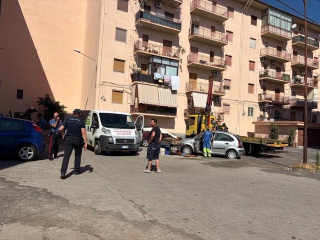 Riposto, operazione interforze contro degrado e abbandono. Bonificata l'area di via Mario Carbonaro