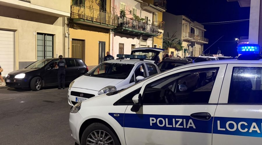 Riposto, fugge all’alt della Polizia Locale: fermato dopo un inseguimento. Oltre 7.500 euro di sanzioni e veicolo sequestrato