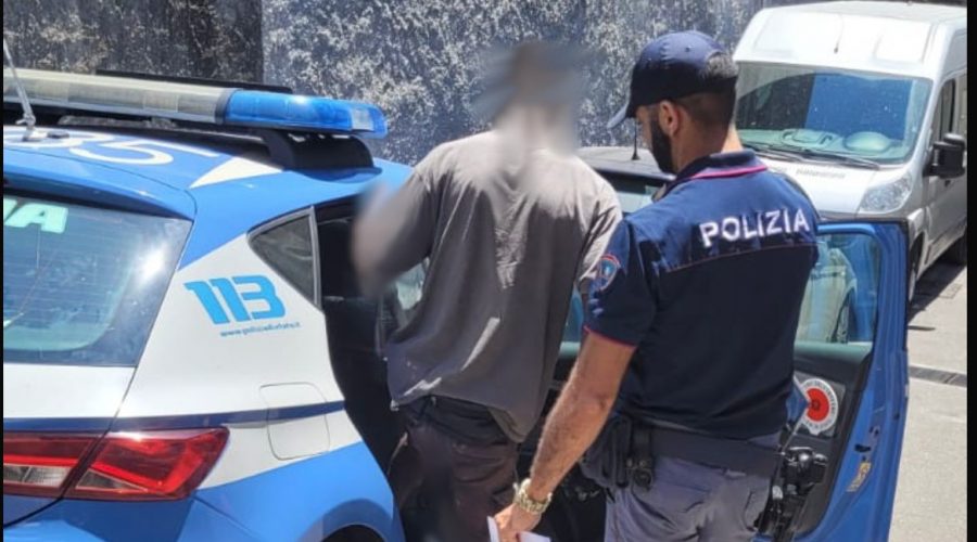 Aggredisce i sanitari del Pronto soccorso e colpisce con calci e pugni un poliziotto: arrestato