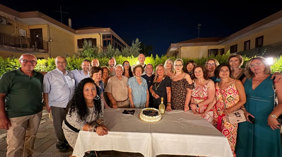 Trent’anni dopo il diploma: la 5^C dell’ITC “E. Pantano” di Riposto si ritrova per una sera di ricordi ed emozioni