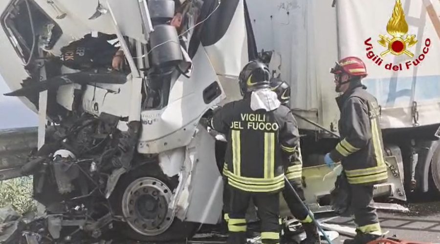 Grave incidente sull’autostrada A18 Catania- Messina: 3 feriti