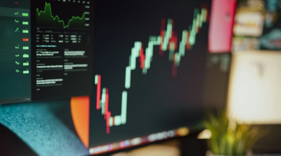 Investire online: le nuove opportunità della finanza digitale per i risparmiatori italiani