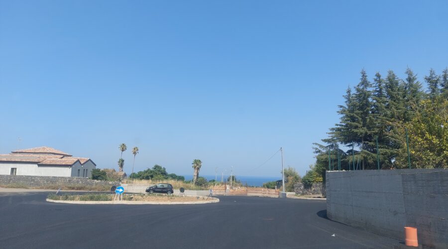 Giarre, i disagi della nuova arteria: zone al buio, muri abbattuti e paura furti