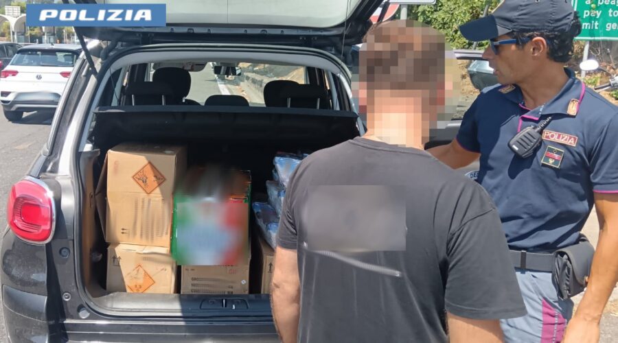 Beccato allo svincolo di Giarre con oltre 190 kg di fuochi pirotecnici in auto: denunciato