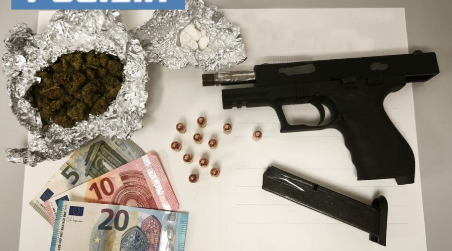 Fermato per un controllo estrae una pistola col colpo in canna: disarmato e arrestato